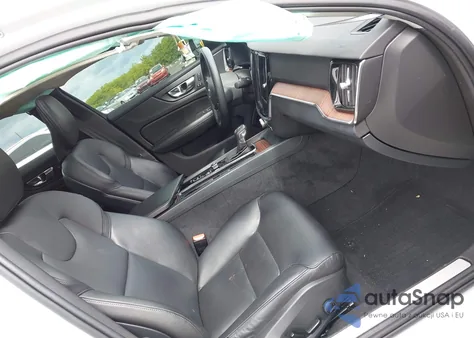 2021 Volvo S60 T5 Momentum z USA, uszkodzony, nr VIN 7JR102TZ4MG117993